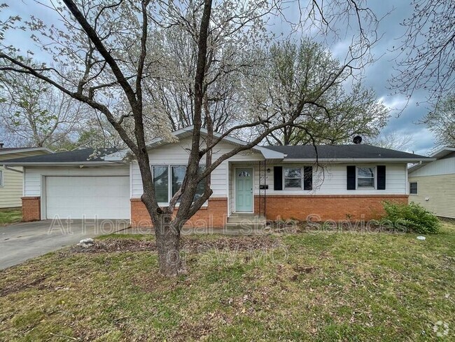 Building Photo - 818 N Patterson Ave Rental