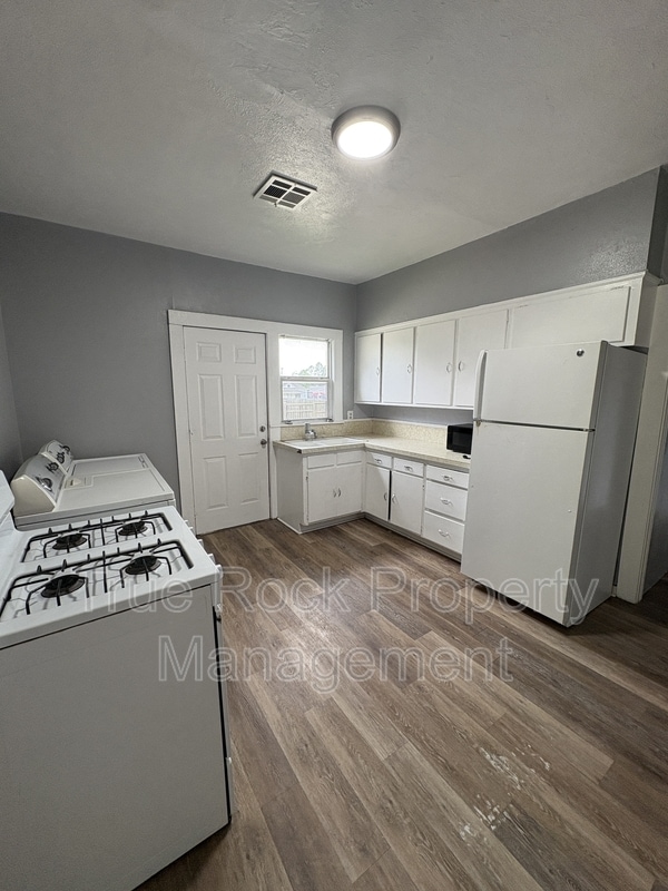 Photo - 225 N Hope Ave