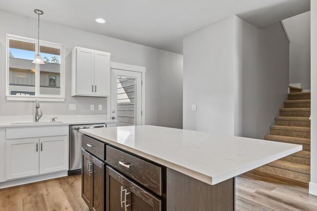 Photo - 3 bedroom, 2.5 bath townhome, minutes from...