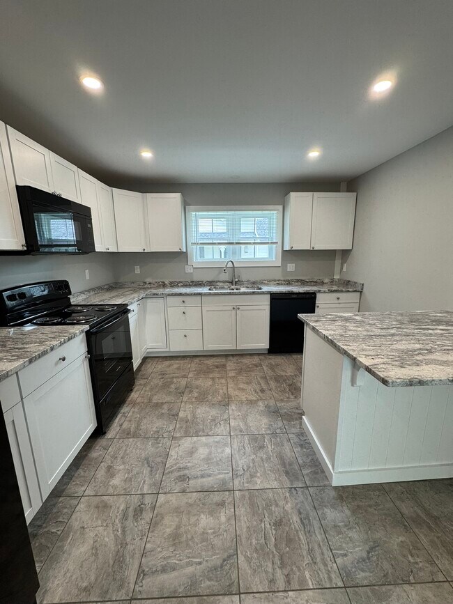 118 N Main St