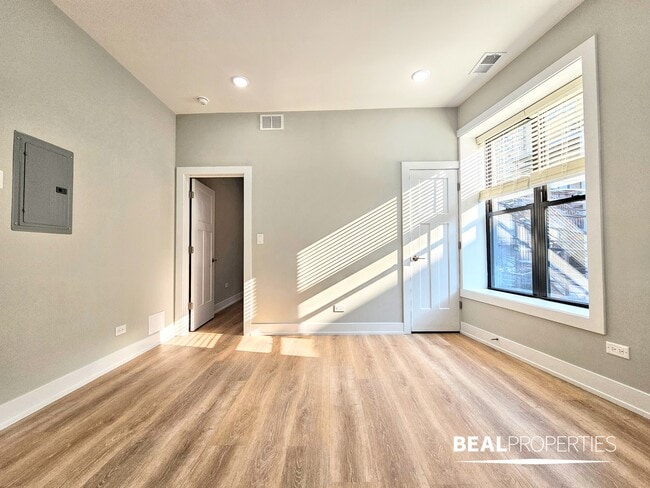 Photo - 428 W Belden Ave Unit 6