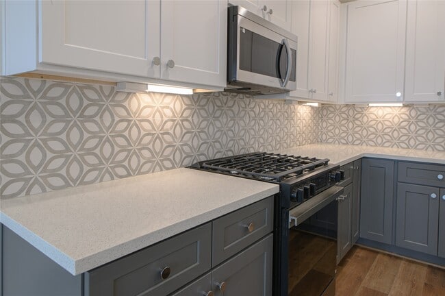 Building Photo - 881 Rachel St