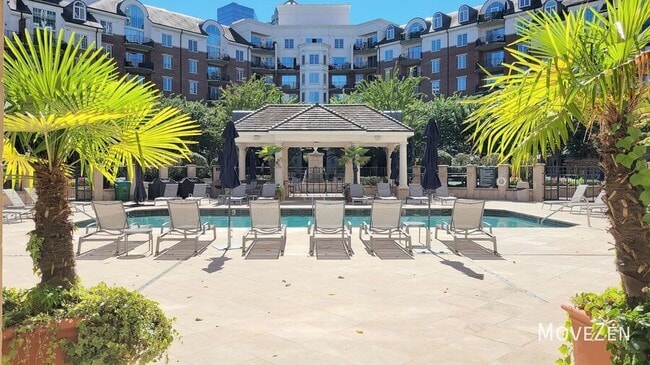 Photo - 300 W 5th St