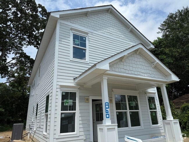 Building Photo - Modern New Build Minutes from Downtown Cha... Rental