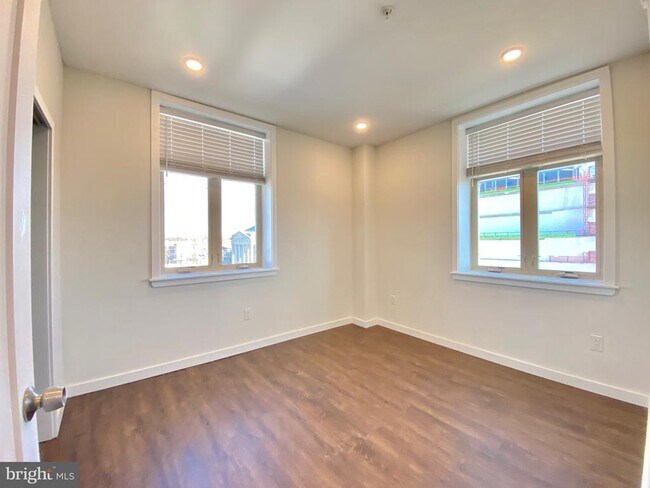 Photo - 1 W Main St Unit 410