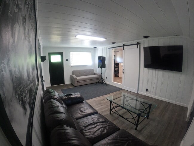 Photo - 937 Avenue B