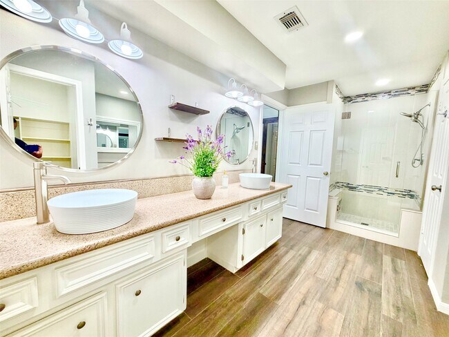 Photo - 18315 Forest Town Dr