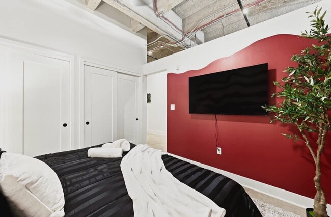 Photo - 708 E 18th St Unit SI ID1609762P