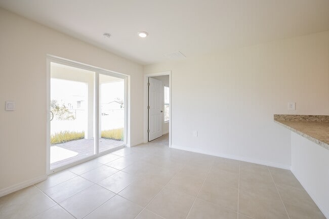 Photo - 548 Woodview Dr