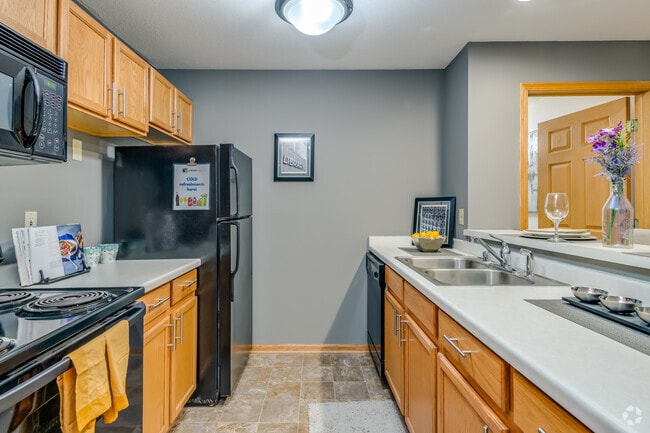 2 BR, 2 BA - 990SF - Library Hill Apartments