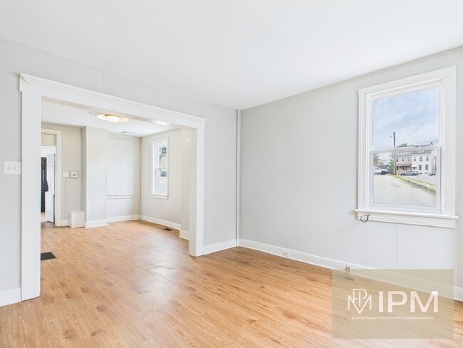 Building Photo - Available Now! Beautiful 4 Bedroom, 1 Bath...