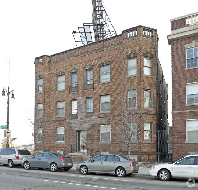 Photo - 5764 Woodward