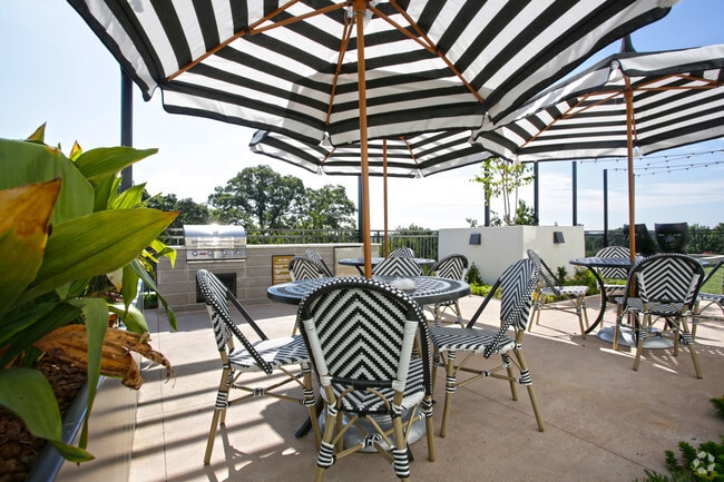 Photo - Axis Midtown