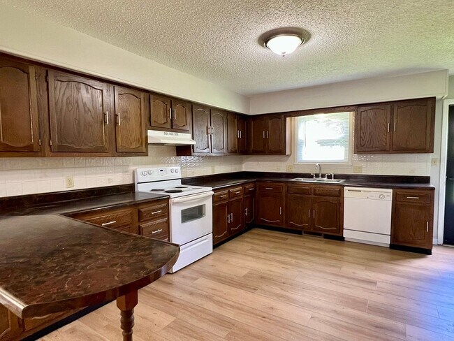 Photo - 3 Bed, 2 Bath in south central Springfield