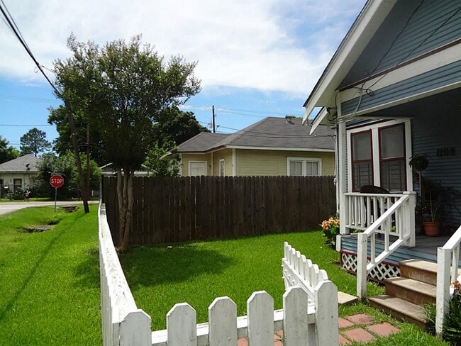 Photo - 1108 Mathis St