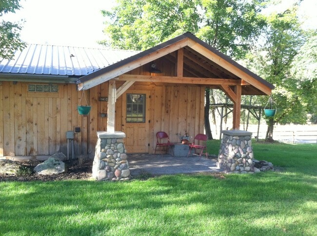 Photo - Peaceful 1 Bedroom / 1 Bath Executive Cabin on Sleeping Child – Stunning Views & Premium Comforts
