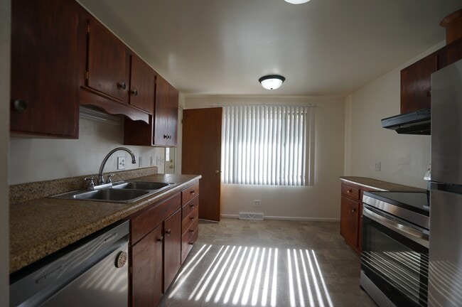 Photo - 2500 Westchester Dr