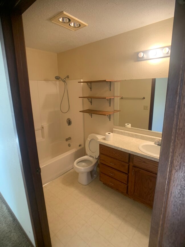 Photo - Kaeding Apartments - 343 Unidad 5