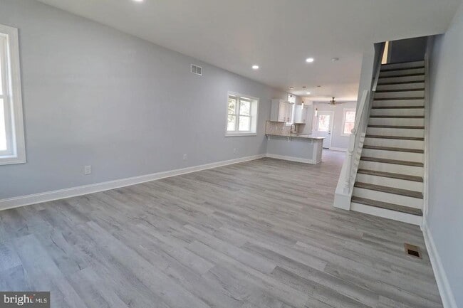 Photo - 523 W 26th St