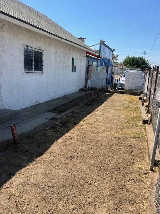 Building Photo - Available Now Rental