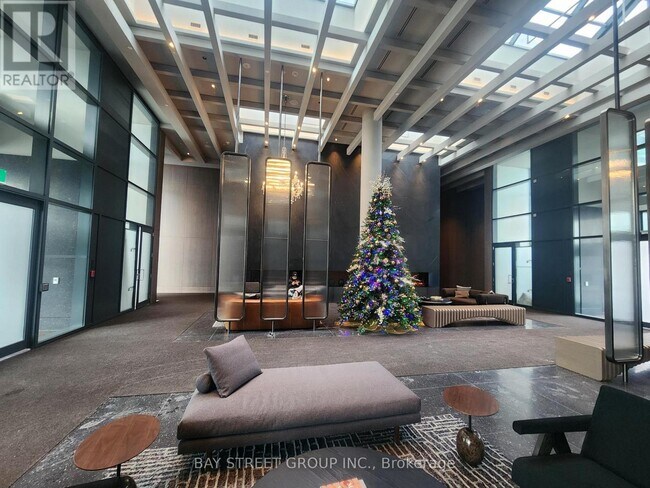 Photo - 8 Interchange Wy Unité 3009