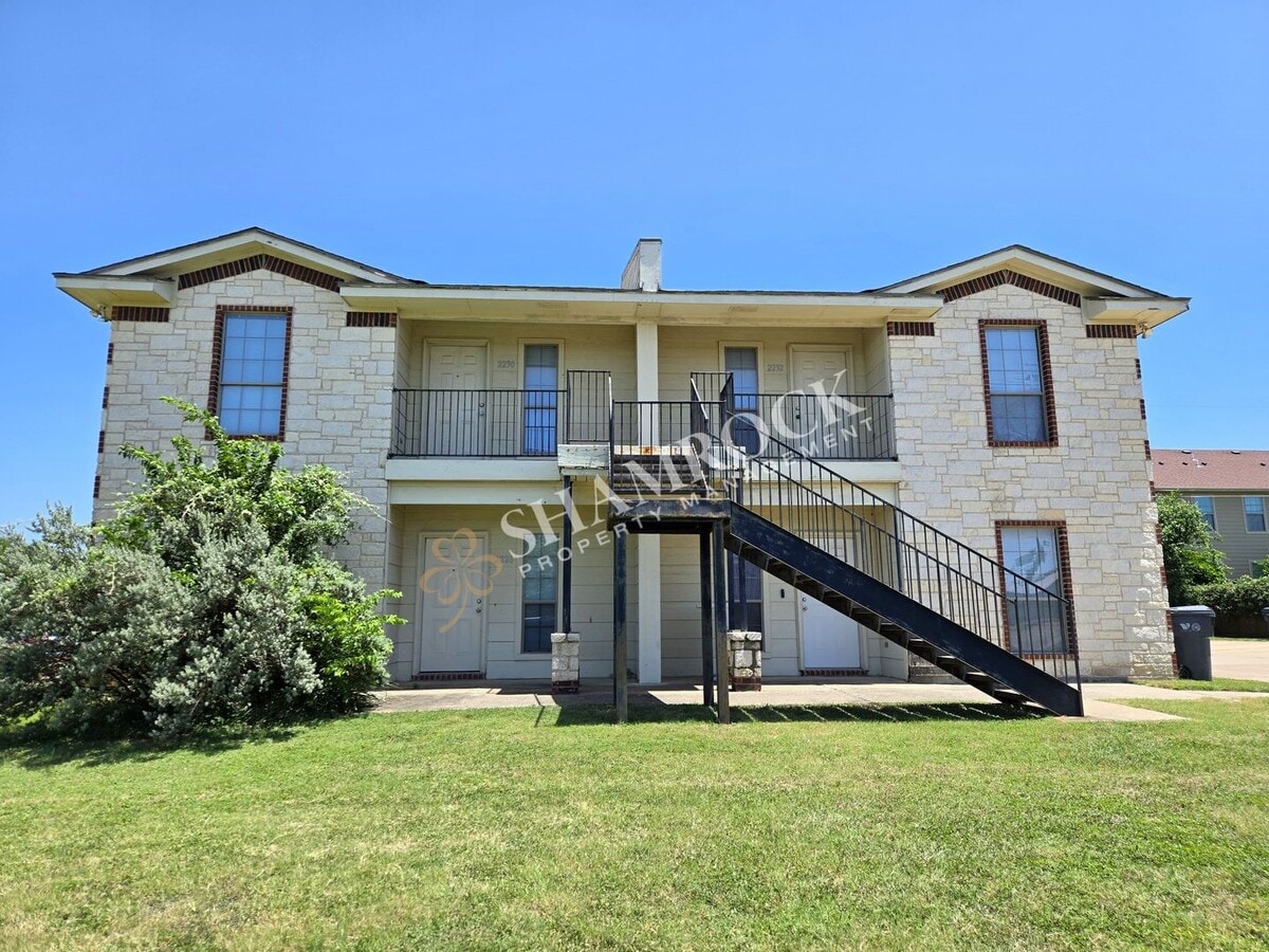 2/1 Fourplex in Midway ISD! - 2/1 Fourplex in Midway ISD!