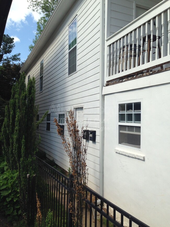 Photo - 165 Little St SE Unit B