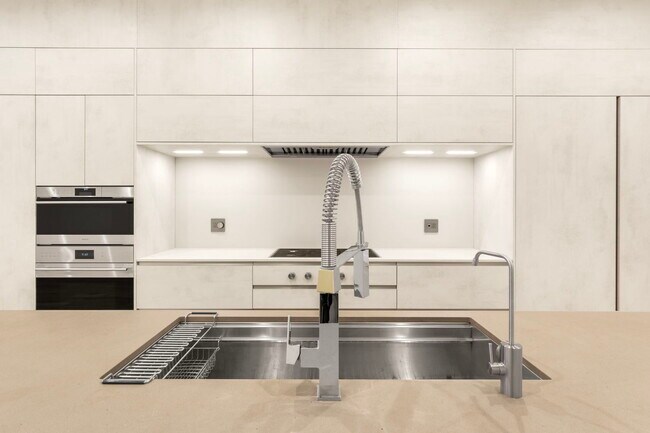 Photo - 1618 W Pierce Ave