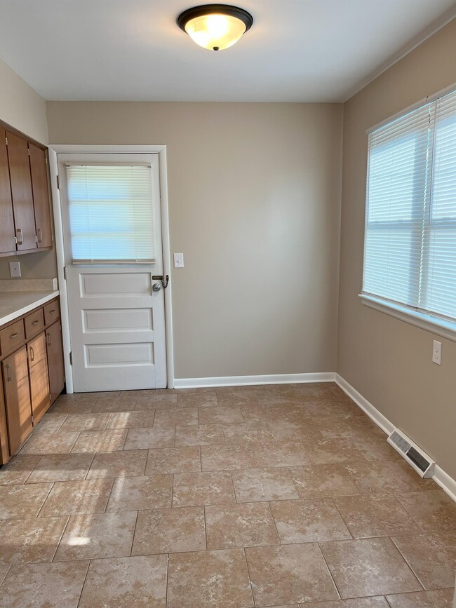 Photo - 412 11th Ave W