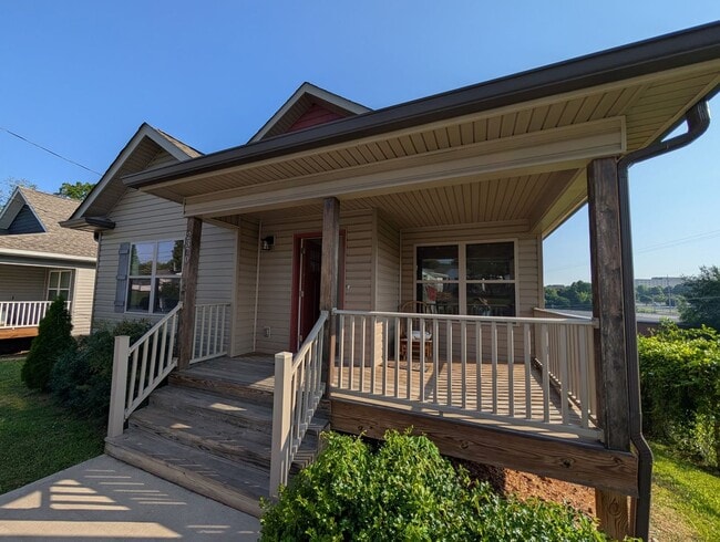 Photo - Beautiful home 3 minutes from ETSU!