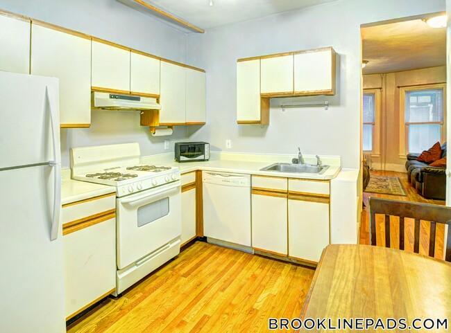 Building Photo - 37 Harvard St Rental