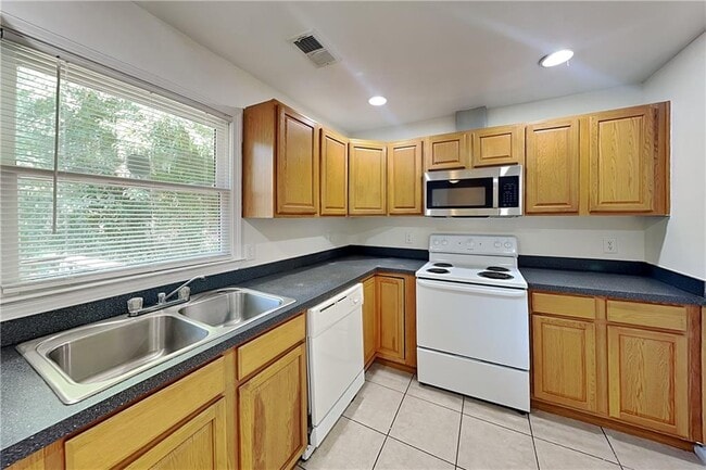 Photo - 232 Chappell Rd NW