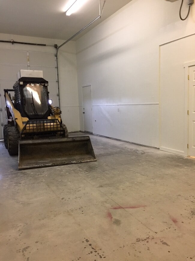 Photo - Residence with Large Shop in Ephrata
