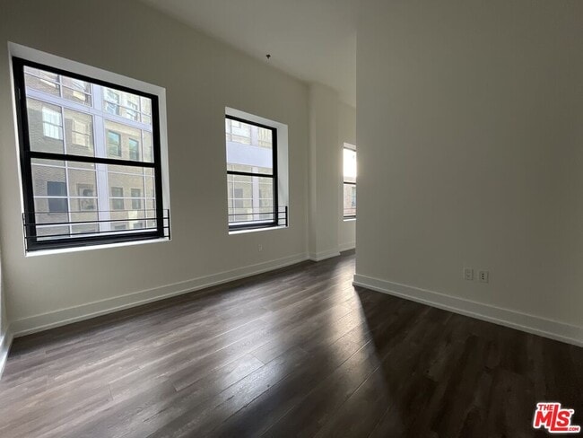 Photo - 727 W 7th St Unidad 724