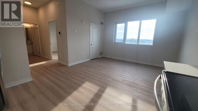 Photo - 13042 Yonge St