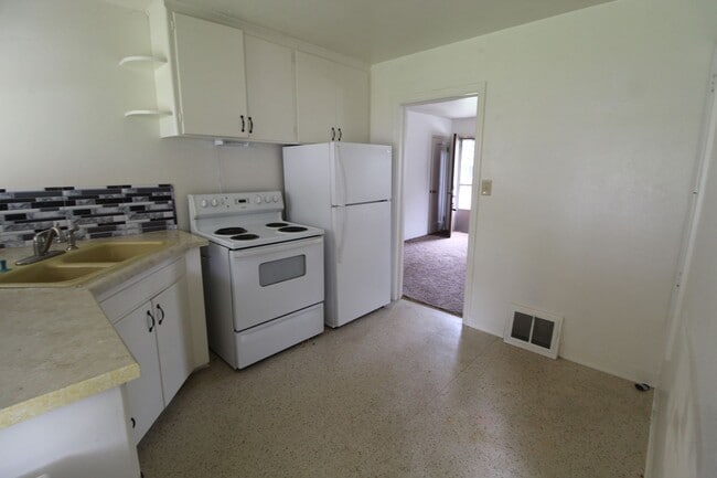 Photo - 924 E 39th Ave