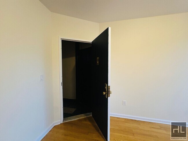 Photo - AMSTERDAM AVENUE Unit 4S