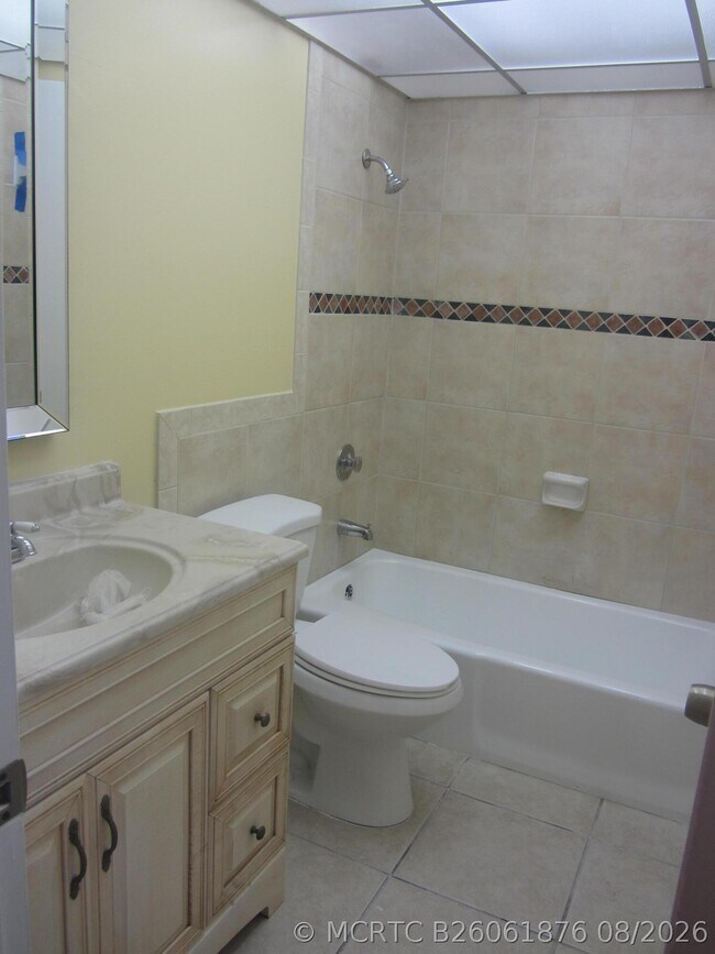 626 NW 13th St Unit 28