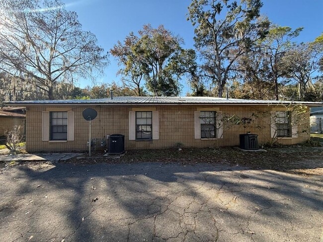 Building Photo - 4330 SW 74th Terrace Unit 4