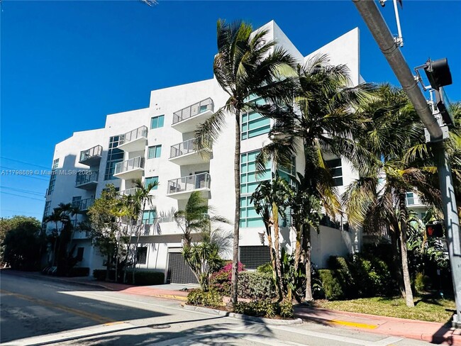 Photo - 7700 Collins Ave Unidad 1 Rental