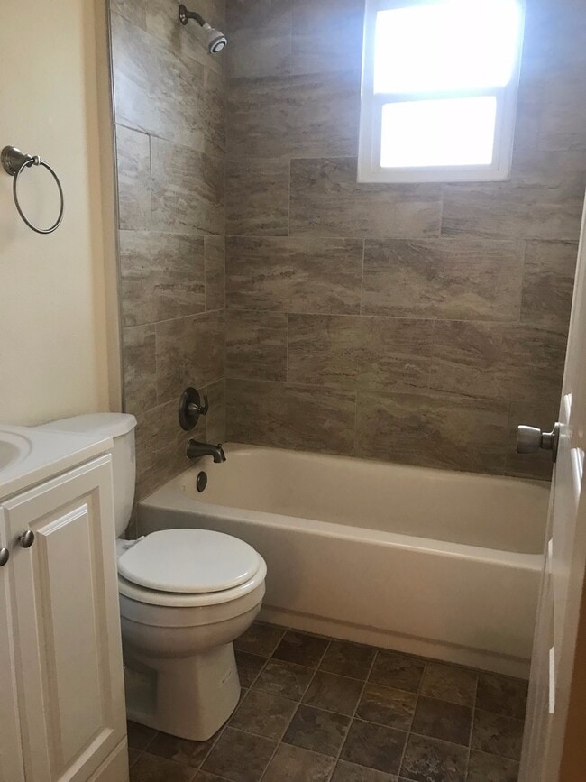 Photo - PERFECT LOWER SOUTH HILL STUDIO CLOSE TO H... Unit 1503-1