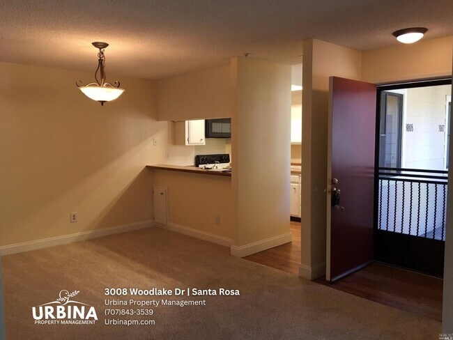 3008 Woodlake Dr