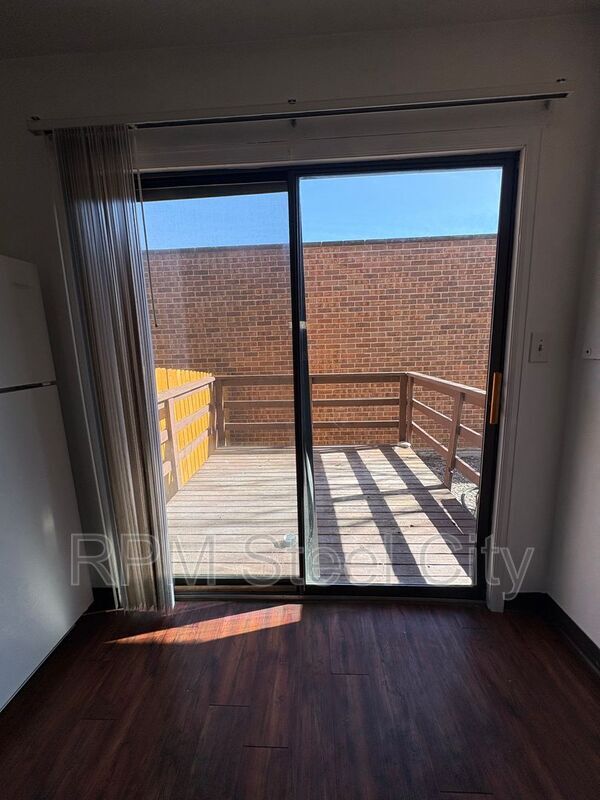 Photo - 1928 N Salem Ave