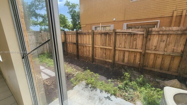 Photo - 33 NE 12th Ave