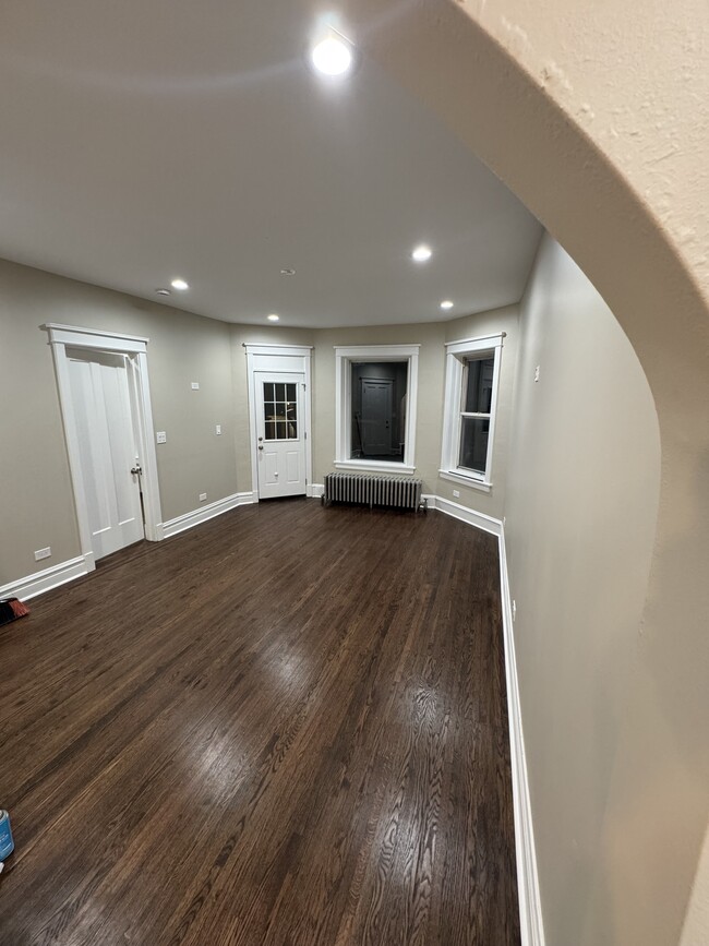 2304 N Kenneth Ave Unit 2nd floor