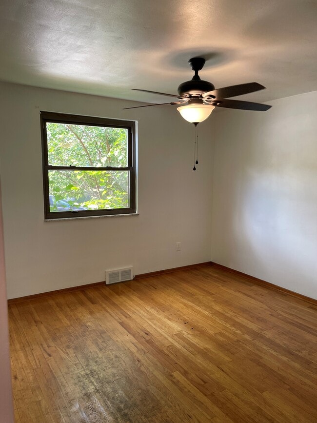 Comedor - 799 Greenfield Ave