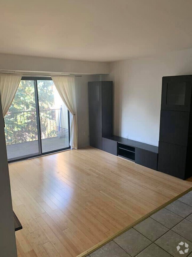 Building Photo - 1472 W Chateau Vert St Unit E Rental