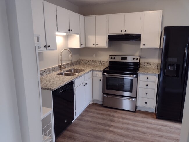 Photo - 1628 Cedarview Ct Unit 1628 Cedarview