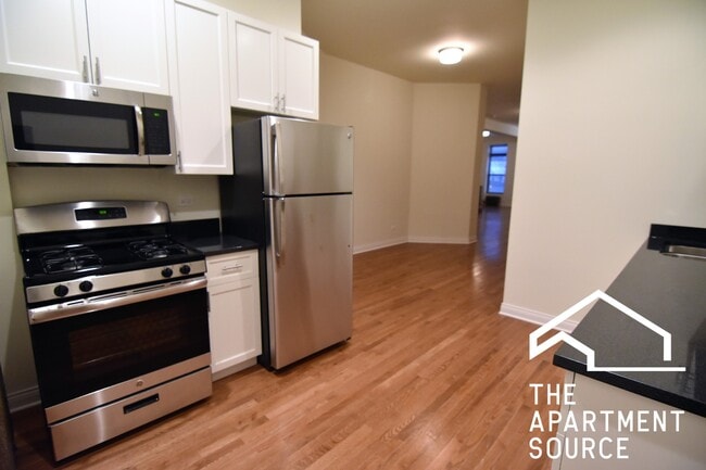 Photo - 907 W Belmont Ave