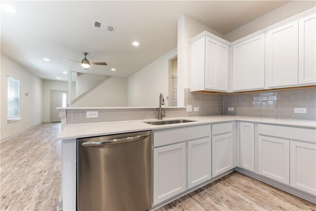 Photo - 8304 Mimi Ln